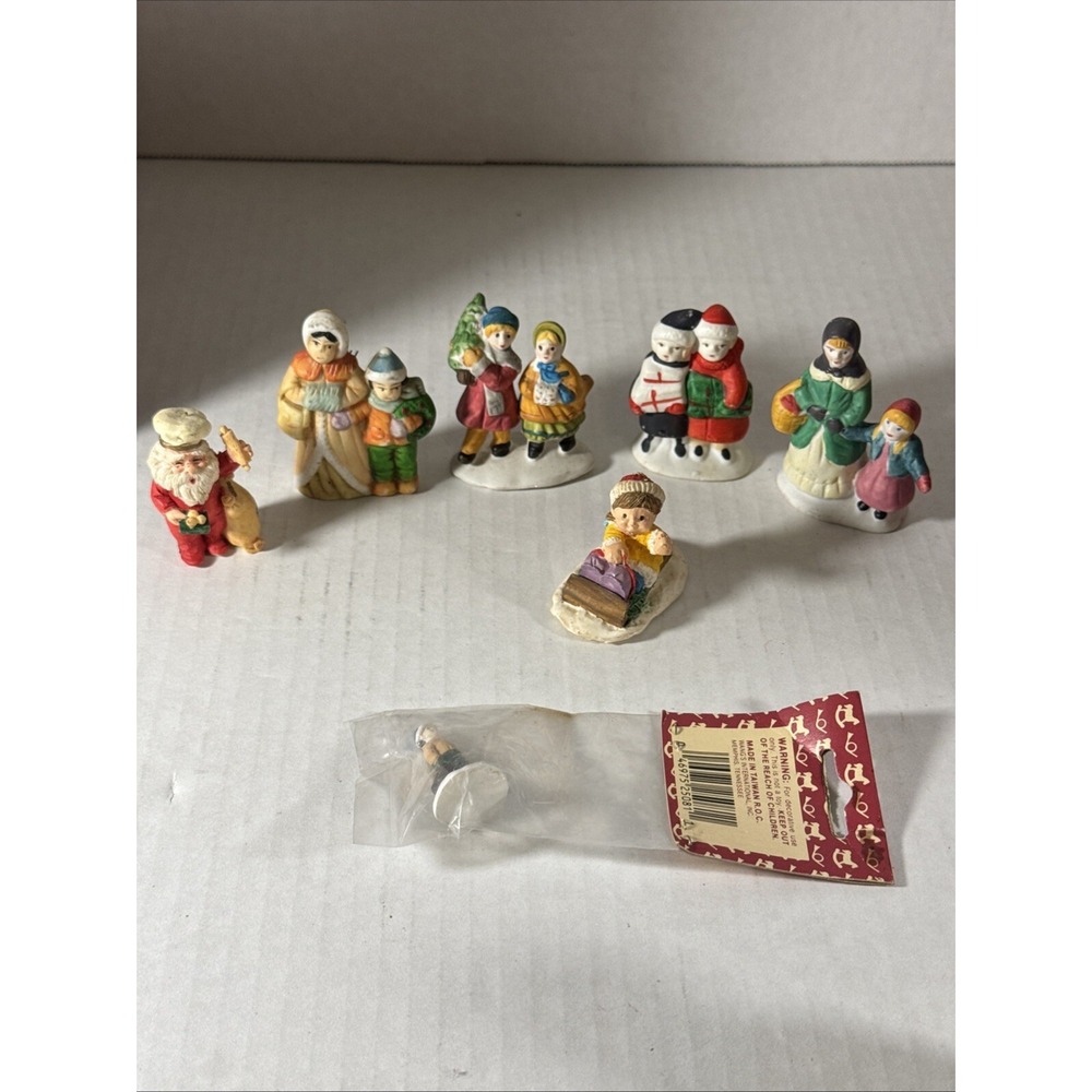 Lot of 7 Nativity Village Town People Set Figures‎ Christmas Town Caroling